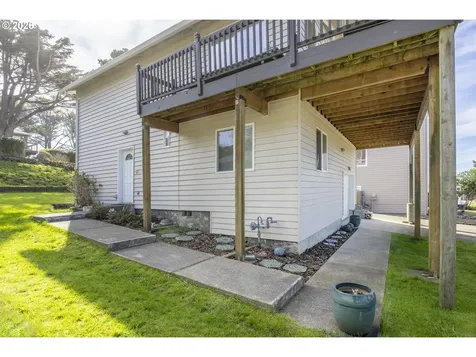 1708 NW 38th Street Lincoln City OR 97367