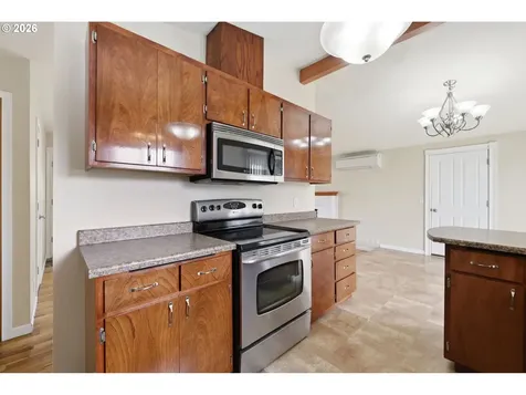 3698 Revell Street Eugene OR 97404