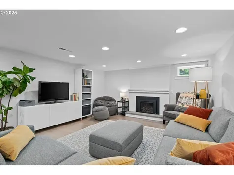 4327 NE Skidmore Street Portland OR 97218