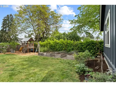 4327 NE Skidmore Street Portland OR 97218