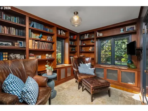 1833 SE Exeter Drive Portland OR 97202