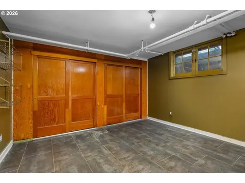 1833 SE Exeter Drive Portland OR 97202