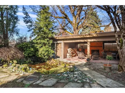1833 SE Exeter Drive Portland OR 97202