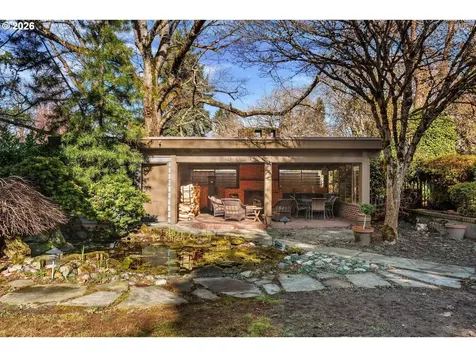 1833 SE Exeter Drive Portland OR 97202