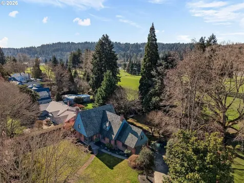 1833 SE Exeter Drive Portland OR 97202