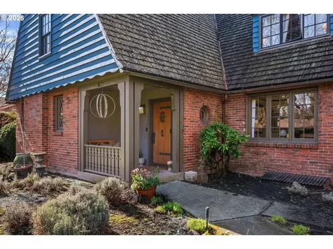 1833 SE Exeter Drive Portland OR 97202
