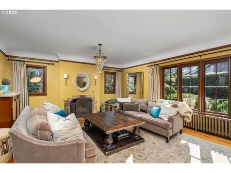 1833 SE Exeter Drive Portland OR 97202