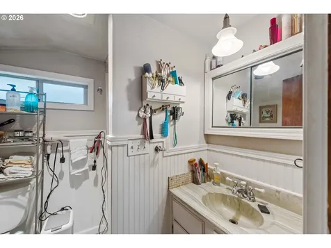 1545 N 20th Street Coos Bay OR 97420