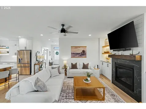 835 Reagan Street Mt. Angel OR 97362