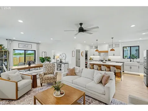835 Reagan Street Mt. Angel OR 97362