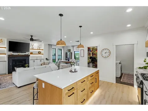 835 Reagan Street Mt. Angel OR 97362