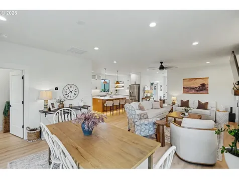 835 Reagan Street Mt. Angel OR 97362