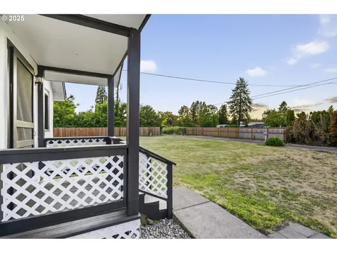 1570 Blaine Street Woodburn OR 97071