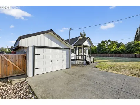 1570 Blaine Street Woodburn OR 97071