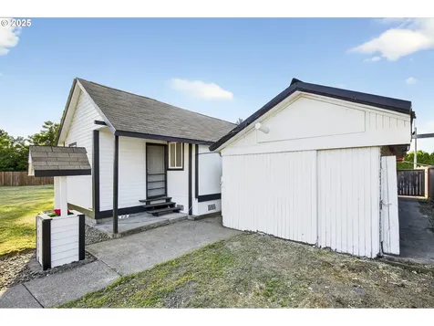 1570 Blaine Street Woodburn OR 97071