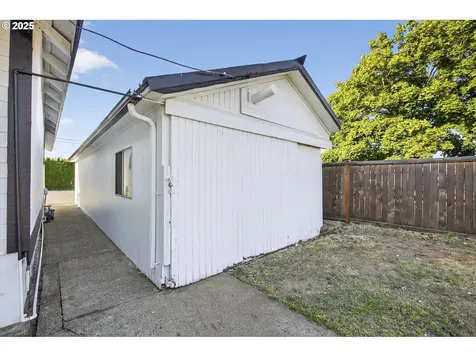 1570 Blaine Street Woodburn OR 97071