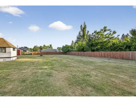 1570 Blaine Street Woodburn OR 97071