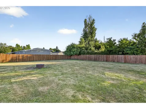 1570 Blaine Street Woodburn OR 97071