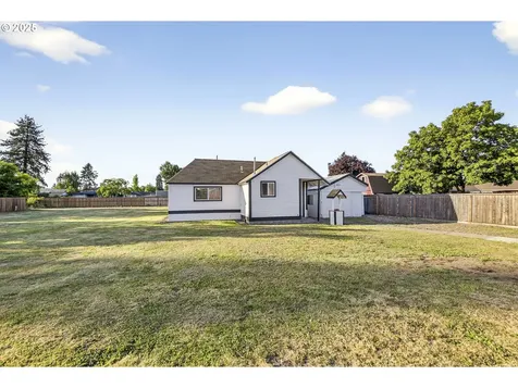 1570 Blaine Street Woodburn OR 97071