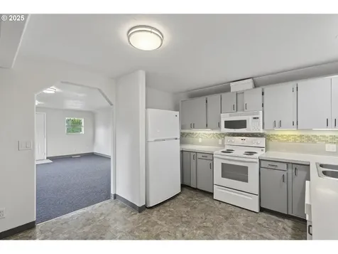 1570 Blaine Street Woodburn OR 97071
