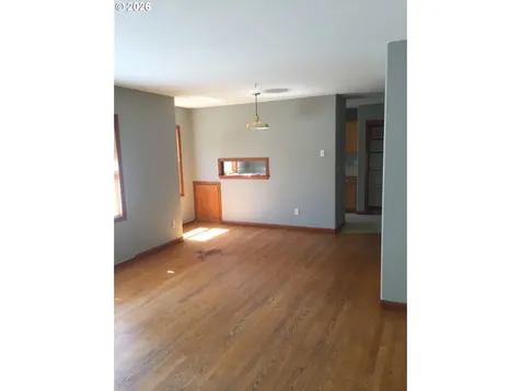 11905 11907 SE Schiller Street Portland OR 97266
