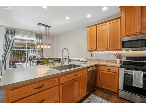 2782 Nina Place Hubbard OR 97032
