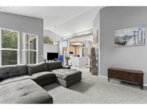 33 Mariners Lane Florence OR 97439