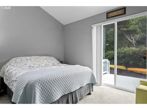 33 Mariners Lane Florence OR 97439