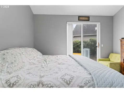 33 Mariners Lane Florence OR 97439