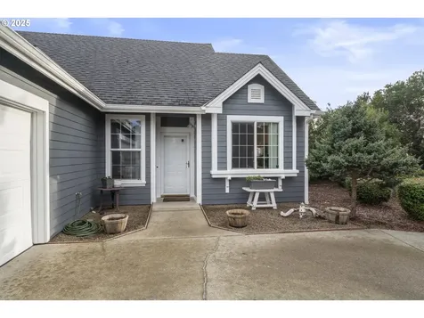 33 Mariners Lane Florence OR 97439