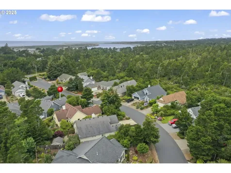 33 Mariners Lane Florence OR 97439