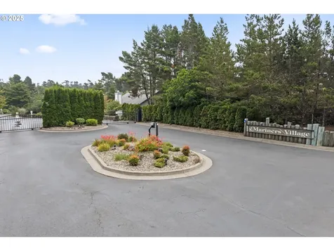 33 Mariners Lane Florence OR 97439
