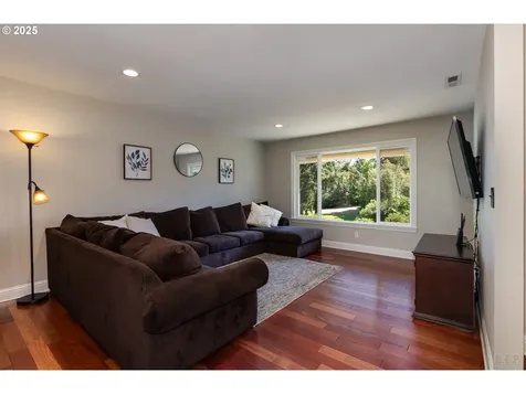 56503 Crest Drive Warren OR 97053
