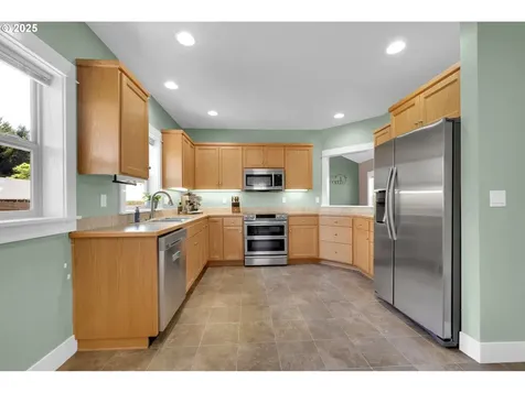 930 Kristen Way Cottage Grove OR 97424