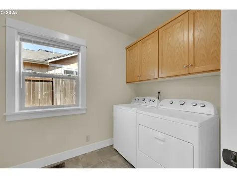 930 Kristen Way Cottage Grove OR 97424