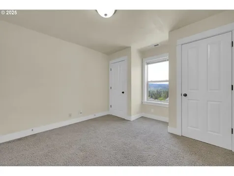 930 Kristen Way Cottage Grove OR 97424