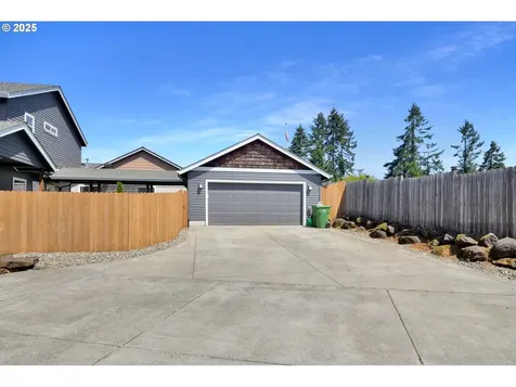 930 Kristen Way Cottage Grove OR 97424