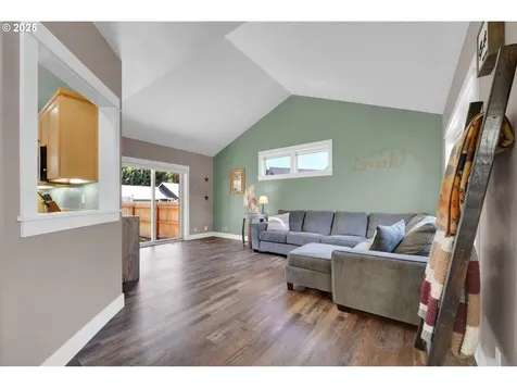 930 Kristen Way Cottage Grove OR 97424