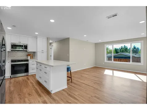 1822 SW Marigold Street Portland OR 97219
