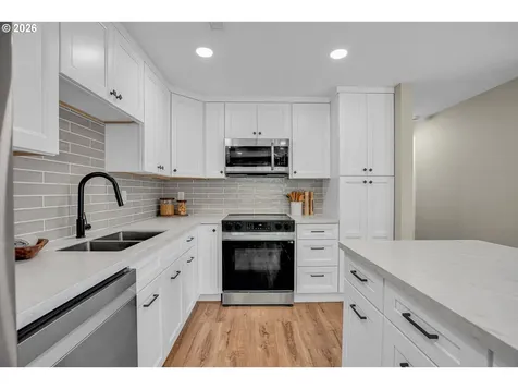 1822 SW Marigold Street Portland OR 97219