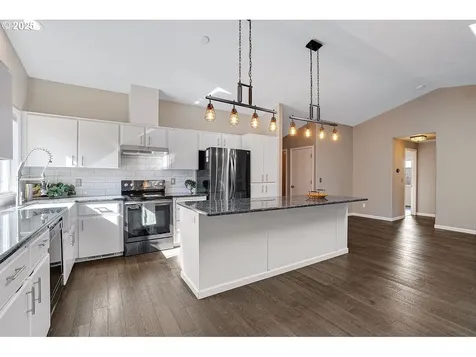 6738 SE Moscato Court Hillsboro OR 97123