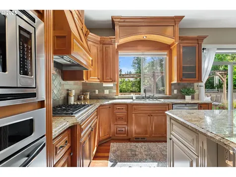 7102 SW 78th Avenue Portland OR 97223