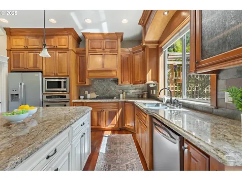 7102 SW 78th Avenue Portland OR 97223
