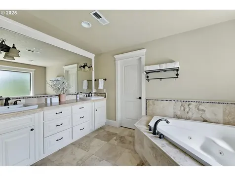 7102 SW 78th Avenue Portland OR 97223