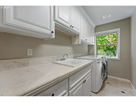 7102 SW 78th Avenue Portland OR 97223