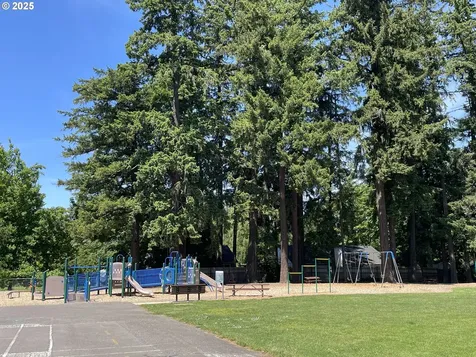 7102 SW 78th Avenue Portland OR 97223