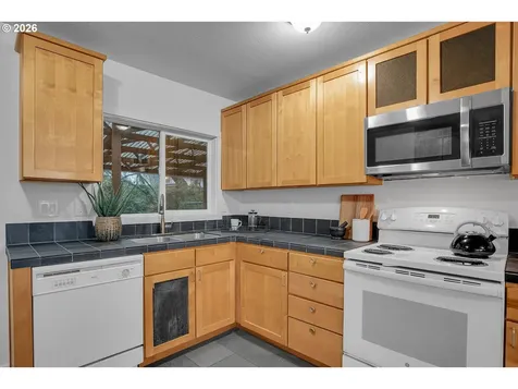 5941 SW Nebraska Street Portland OR 97221