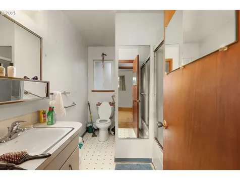 1862 NW Oerding Avenue Roseburg OR 97471