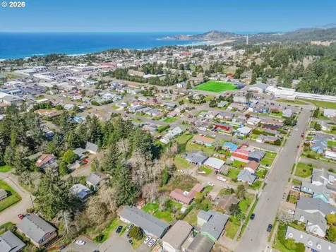 448 NE 10th Street Newport OR 97365