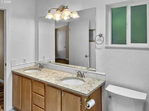 380 Seagrove Loop Lincoln City OR 97367